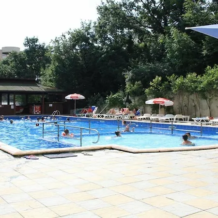 Szálloda Sunny Varshava 3*