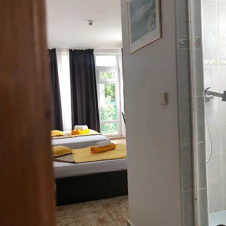 Sunny Varshava Golden Sands