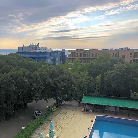 Sunny Varshava Готель