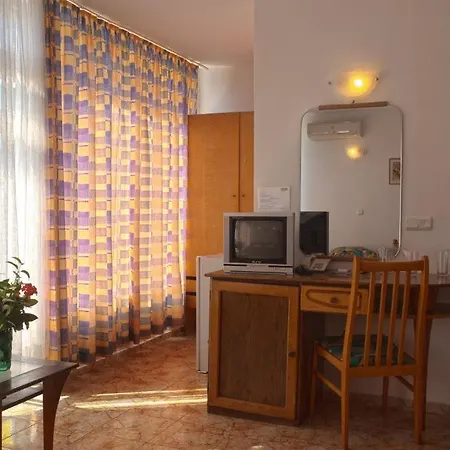 Sunny Varshava Golden Sands